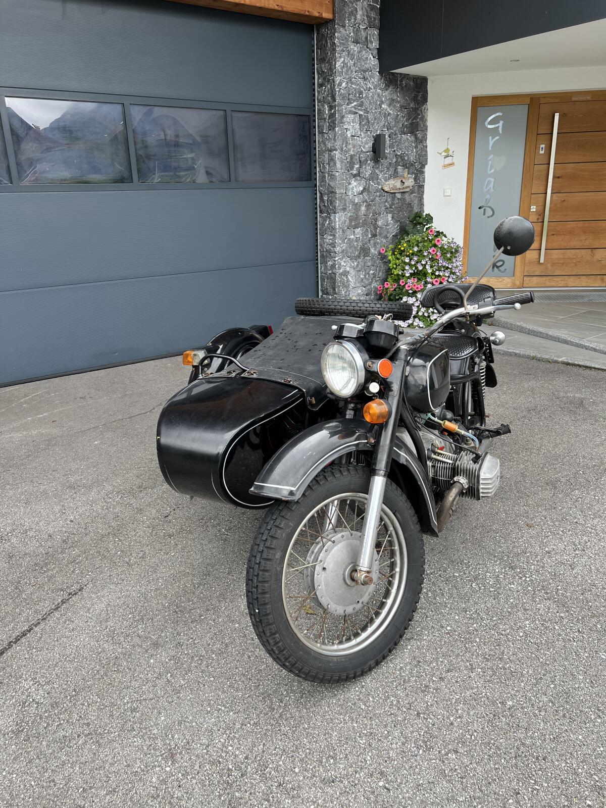 Ural Dnepr MT11 mit Beiwagen 1