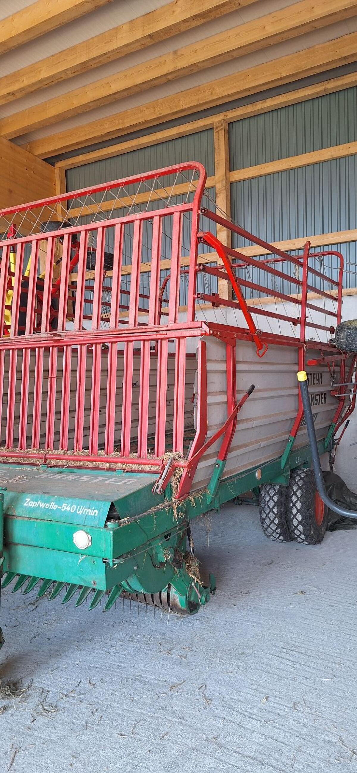 Steyr Hamster 8020 1