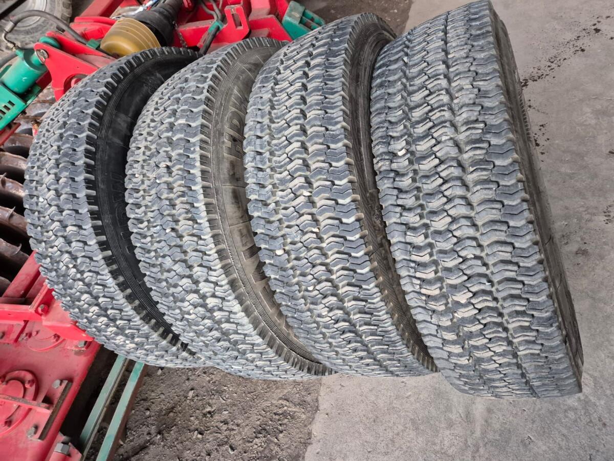 12 x Reifen Lkw/Anhänger 275/70R22,5 2