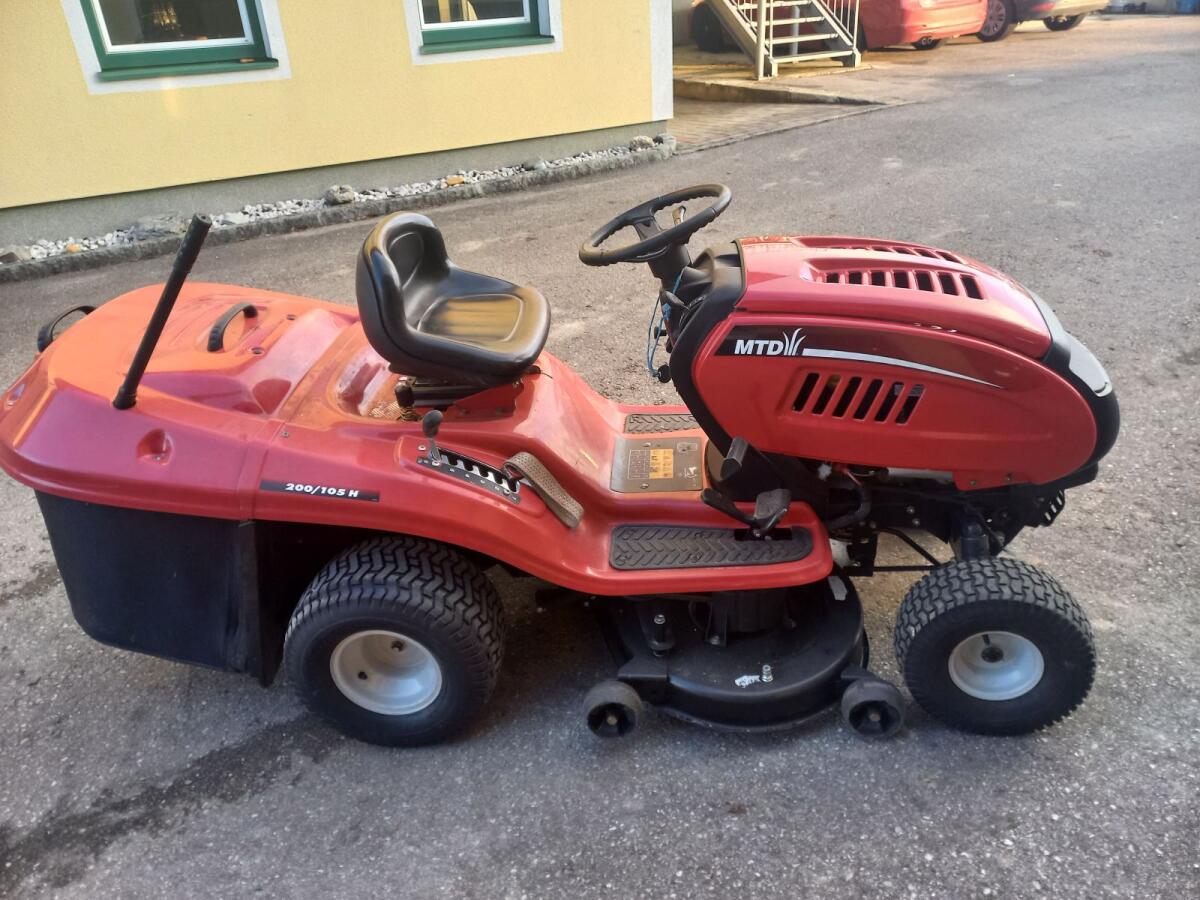 MTD 200/105H Rasentraktor 1