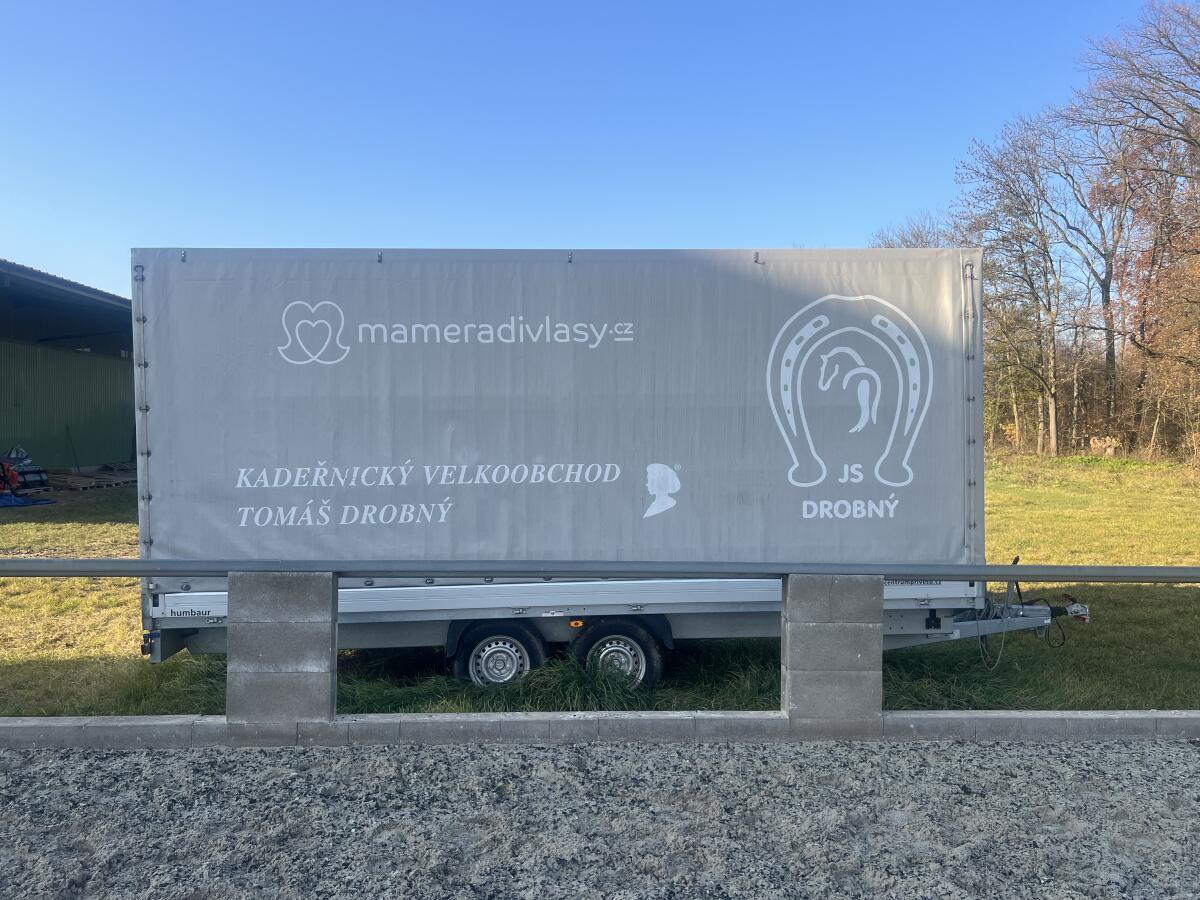 Humbaur Anhänger – Springsportmaterialtransporter 2