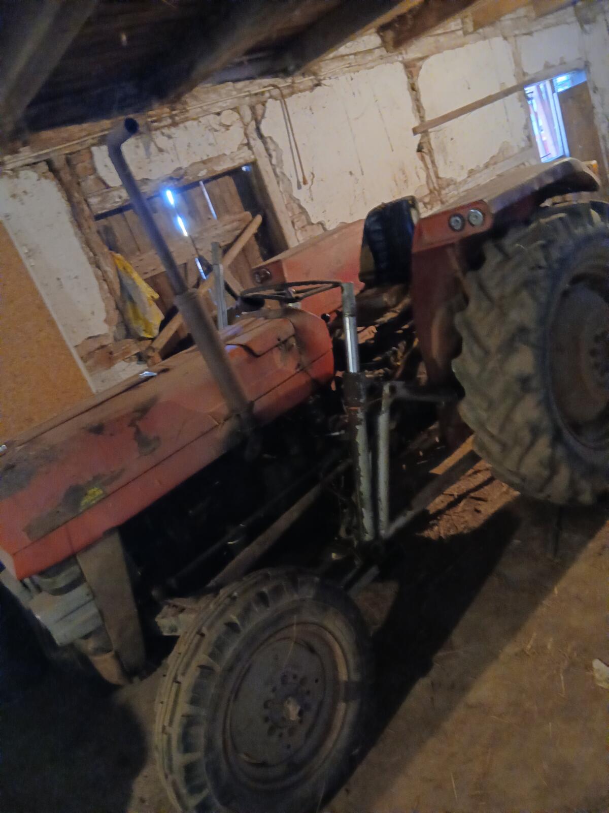 Traktor Massey Ferguson 2