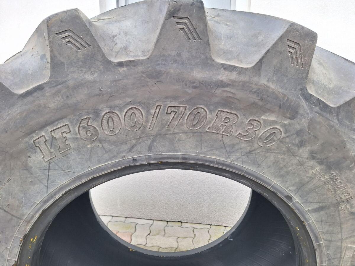 Reifen 600/70 R30 3
