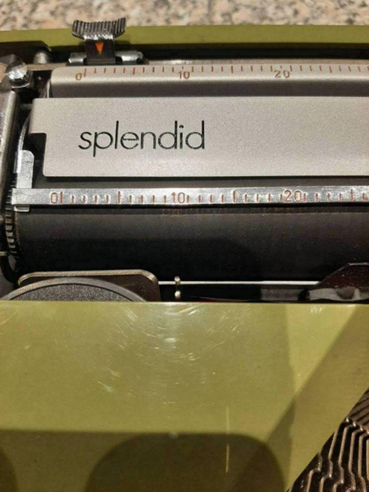 Olympia Kofferschreibmaschine Splendid 3