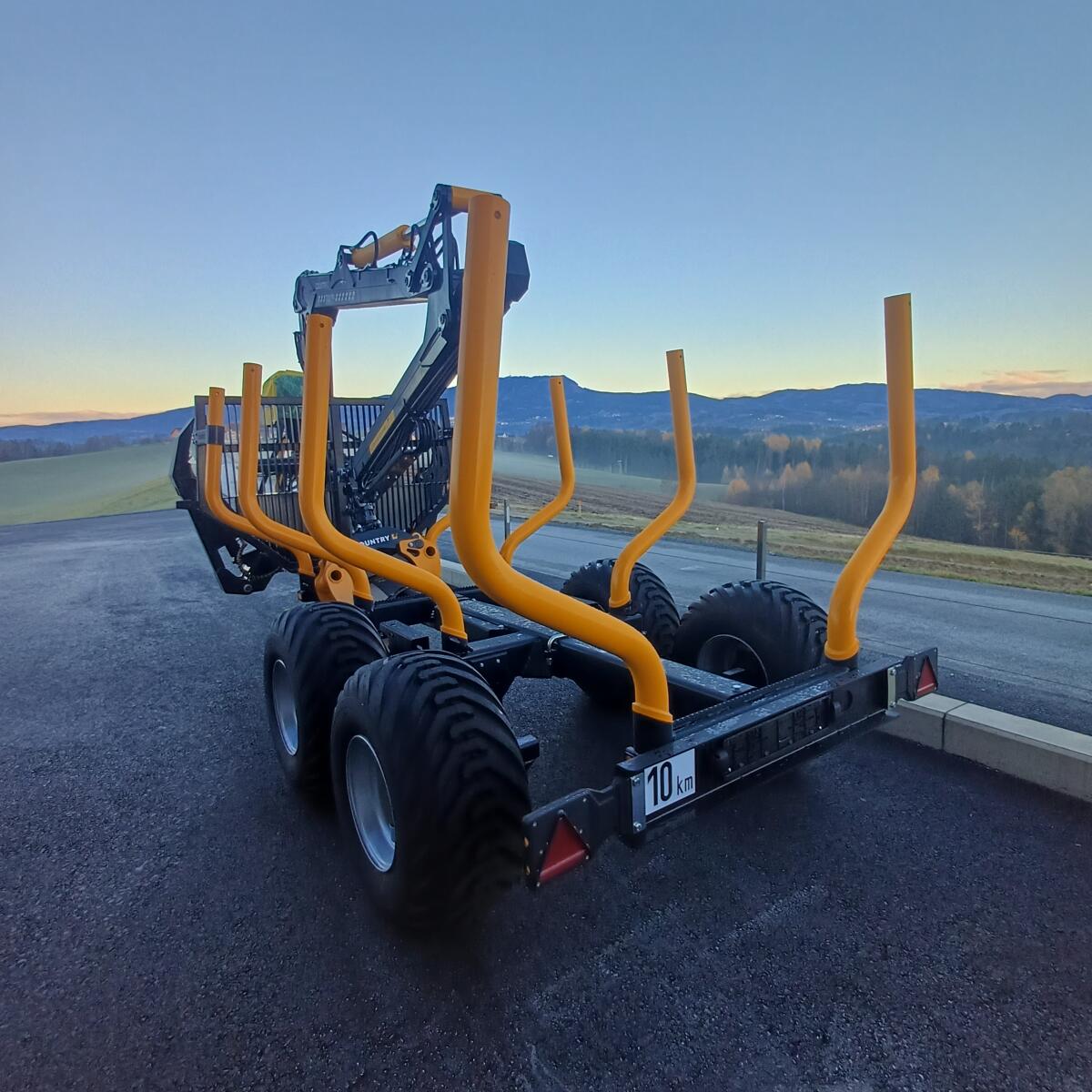Country Forstanhänger T90S mit Kran 700 Pro 2