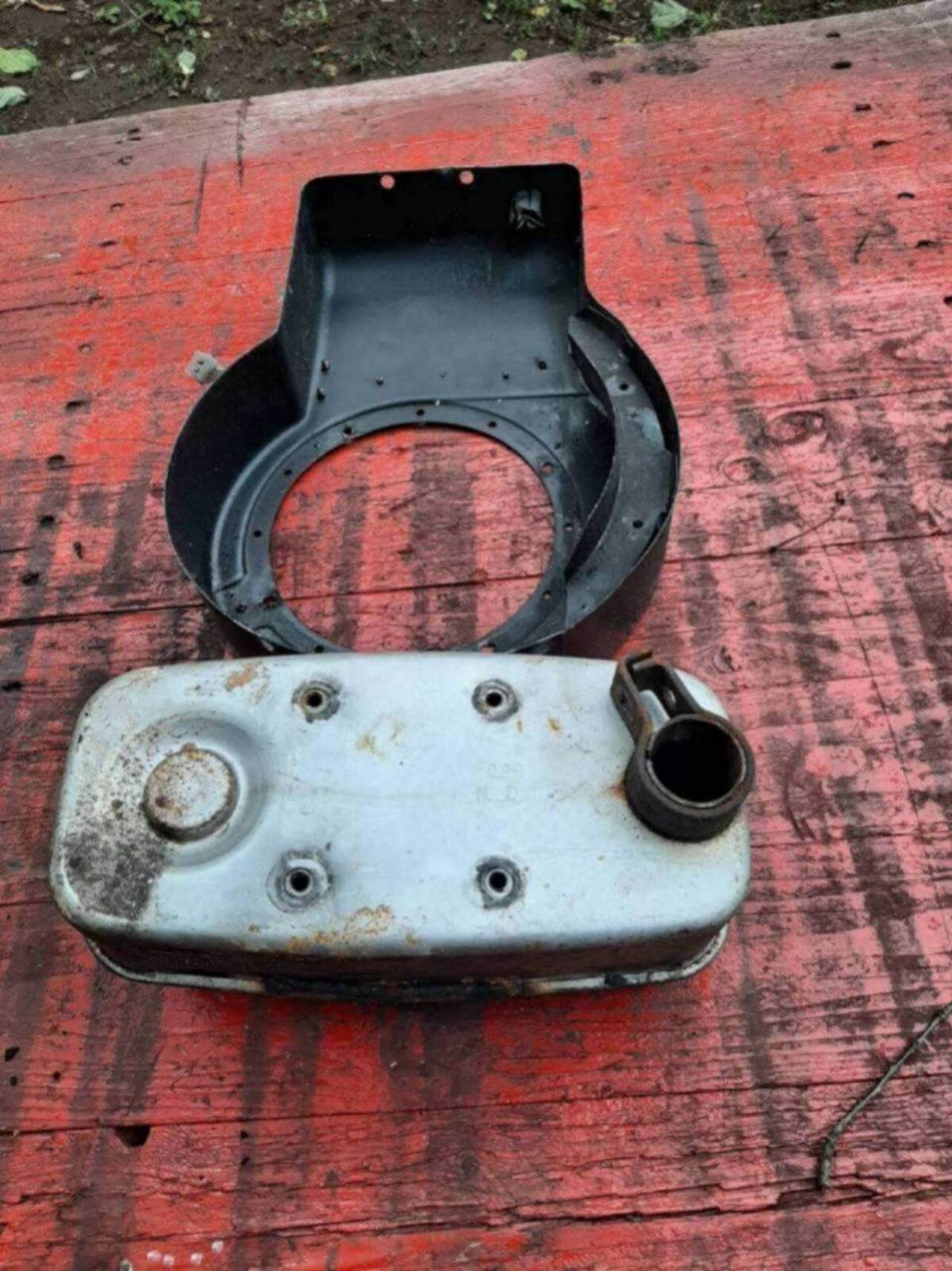 Auspuff und Luftleitblech Briggs Motor 2