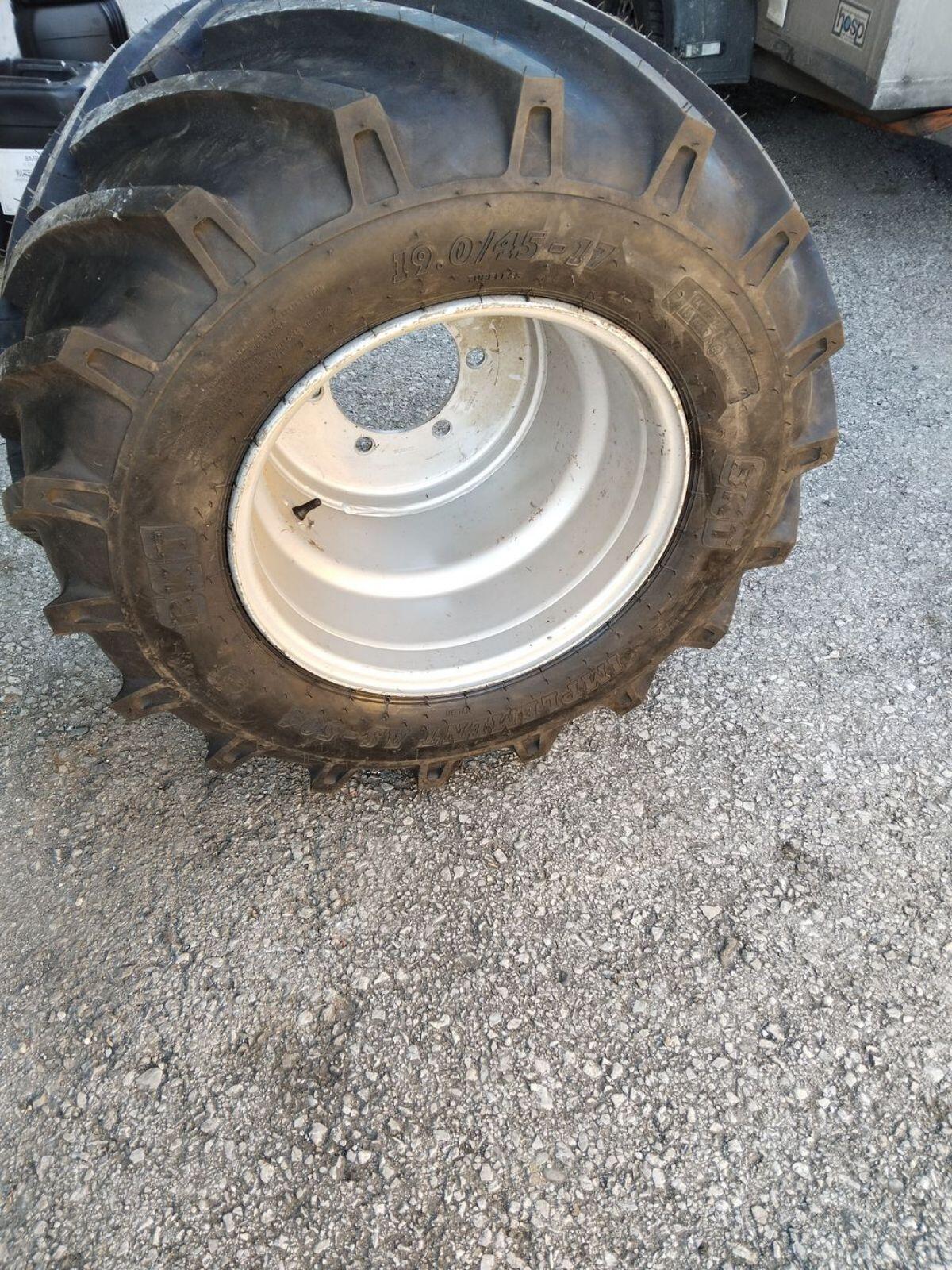 19.045-17 BKT AS 504 14 Ply 2