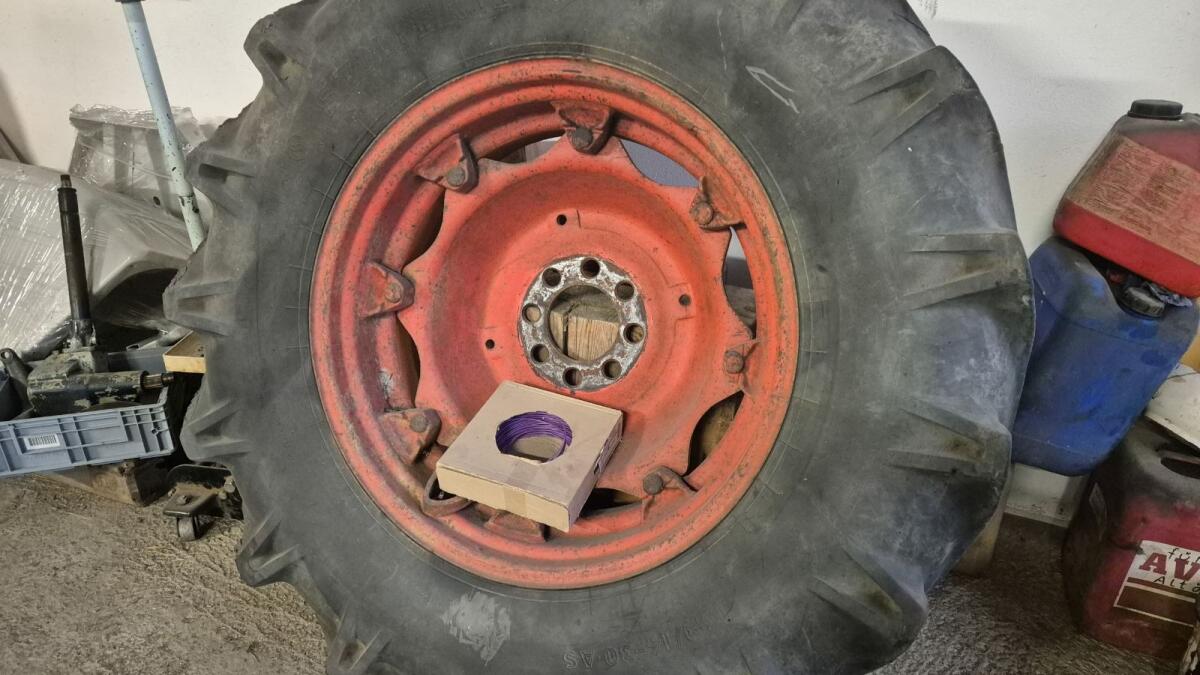 Suche Reifen 16.9R30 1