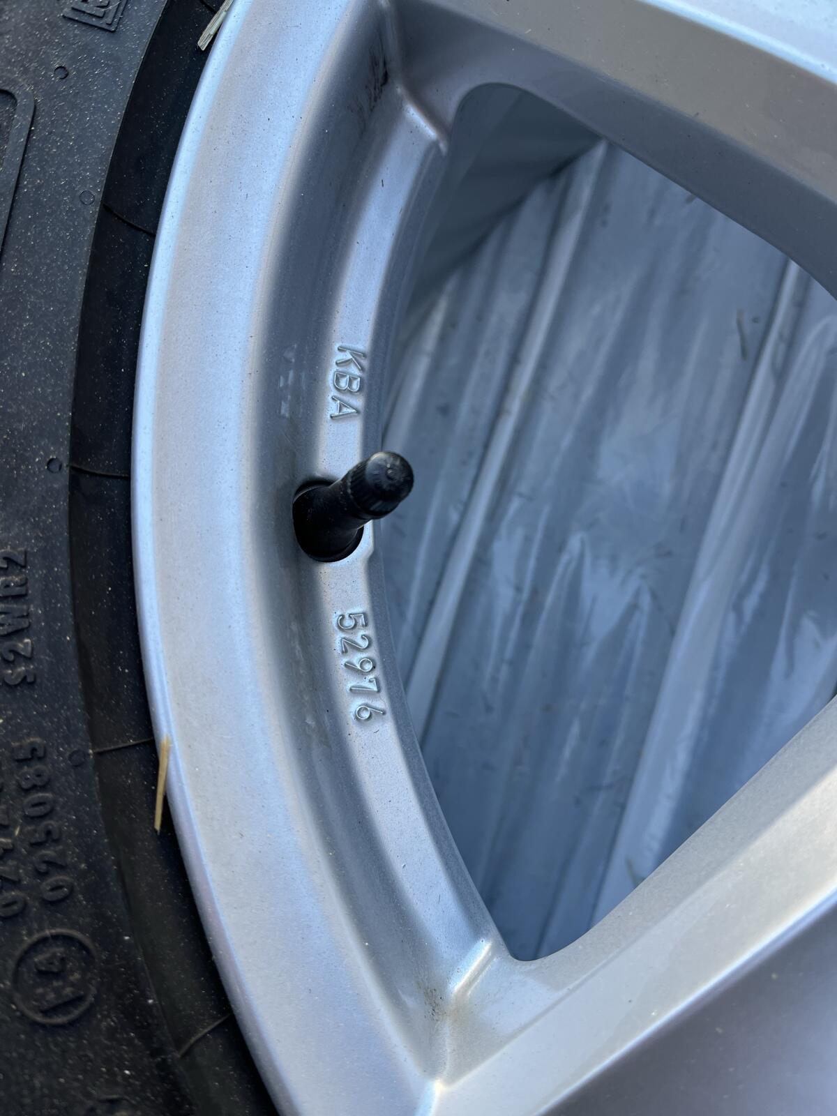 Winterreifen mit gepflegten Alufelgen 3