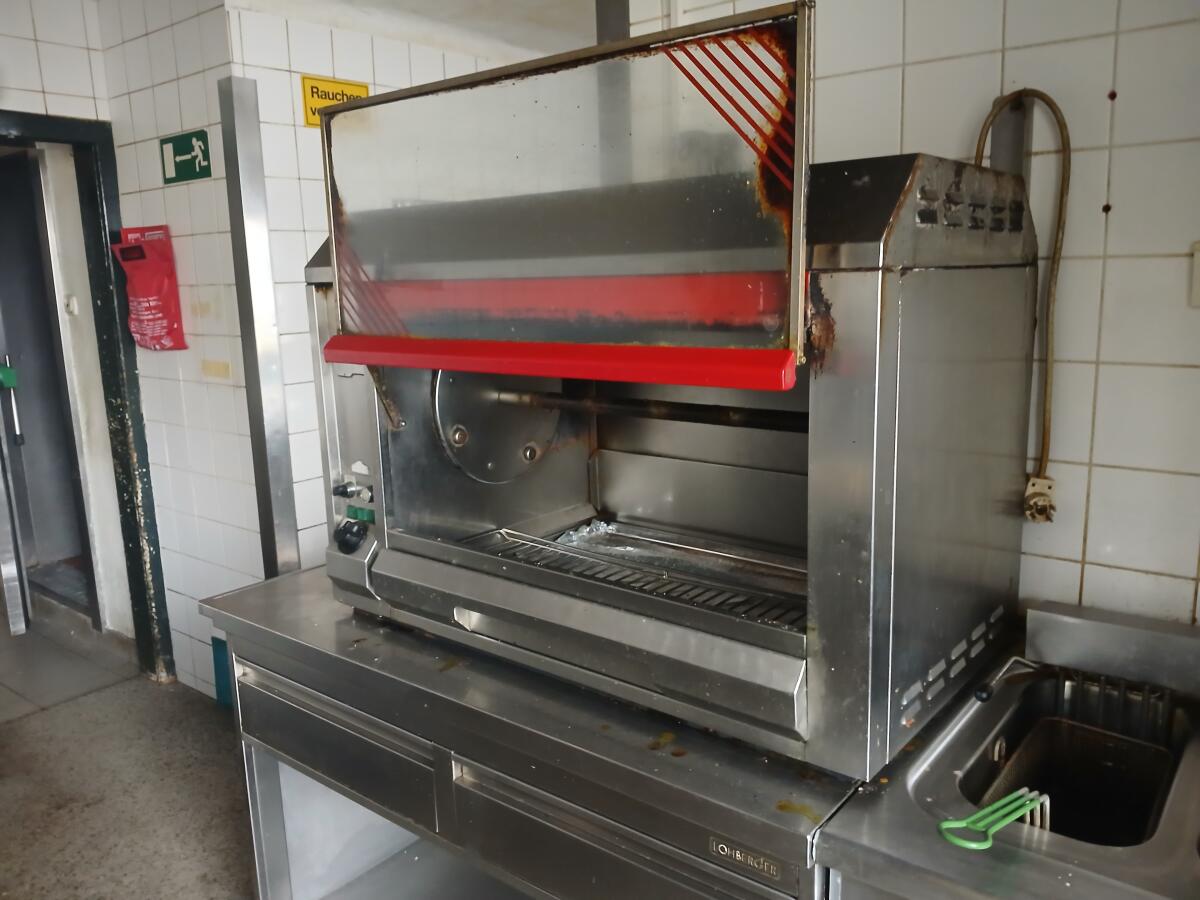 Gastronomieauflösung Nirosta Küche Sessel Tische Binnentüren 1