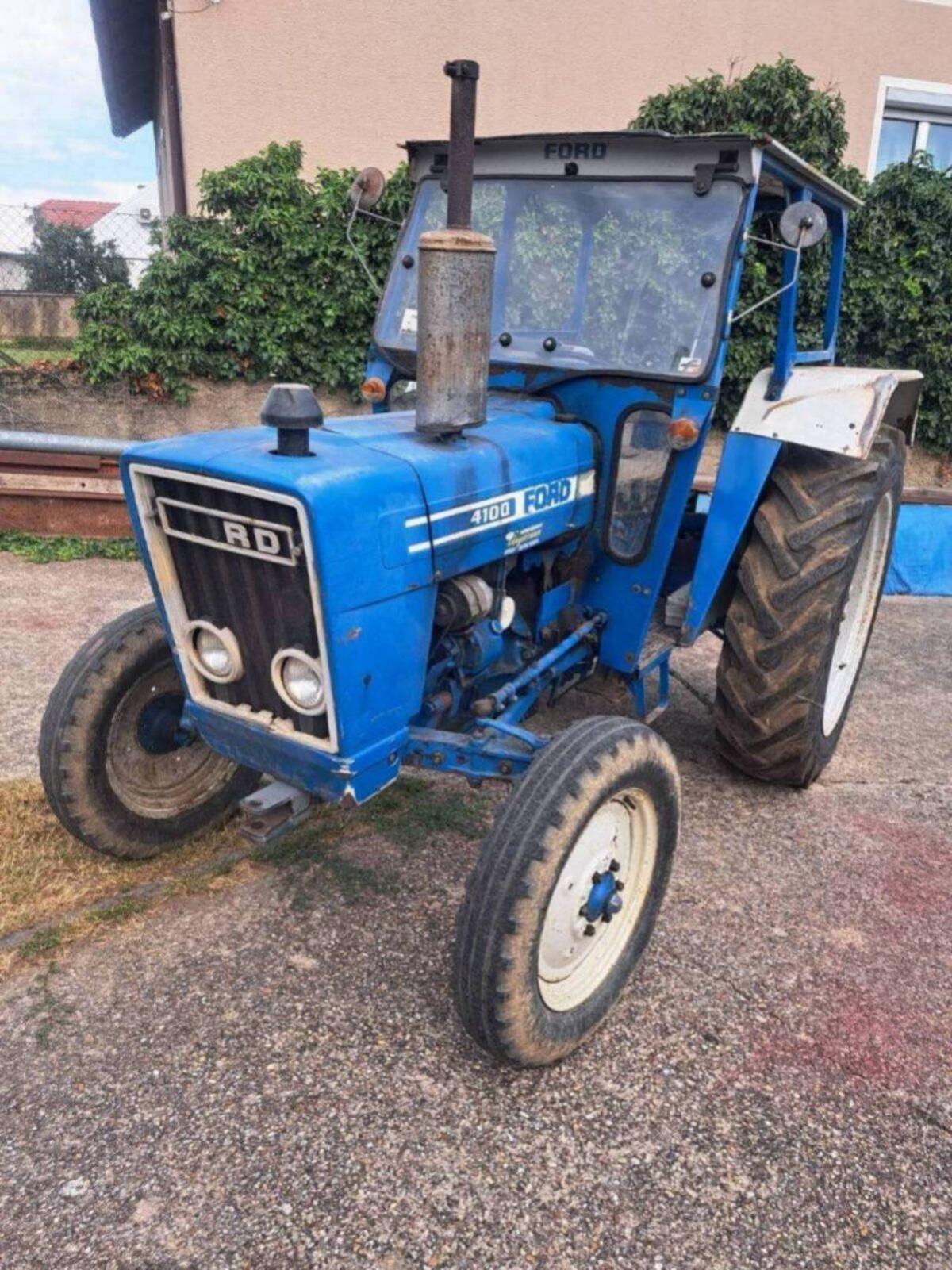 Traktor Ford 4100 1