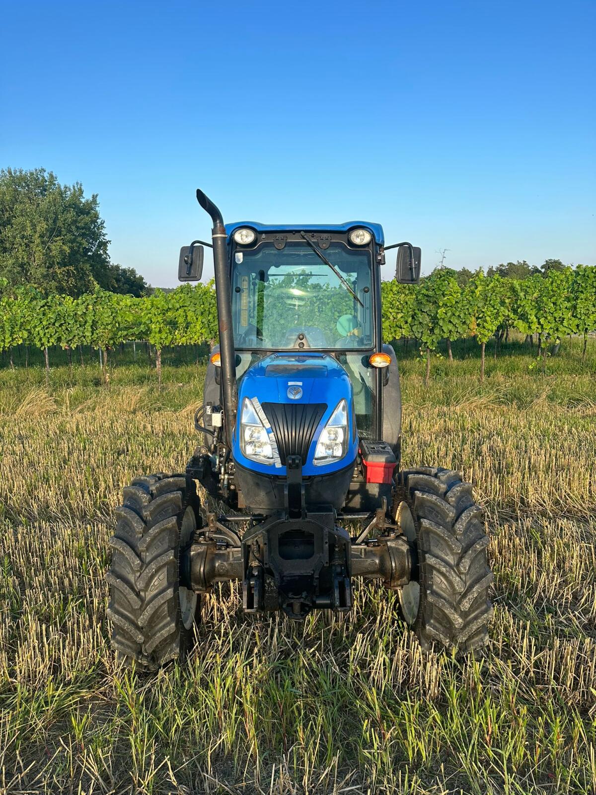 New Holland T4040F 1