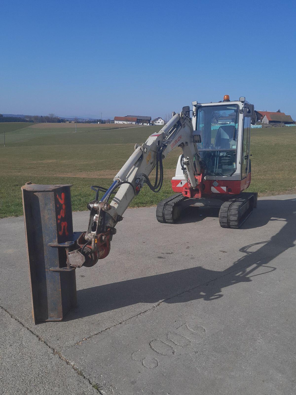 Takeuchi TB 235 Bagger Power Tilt 3.100 Bstd. 2