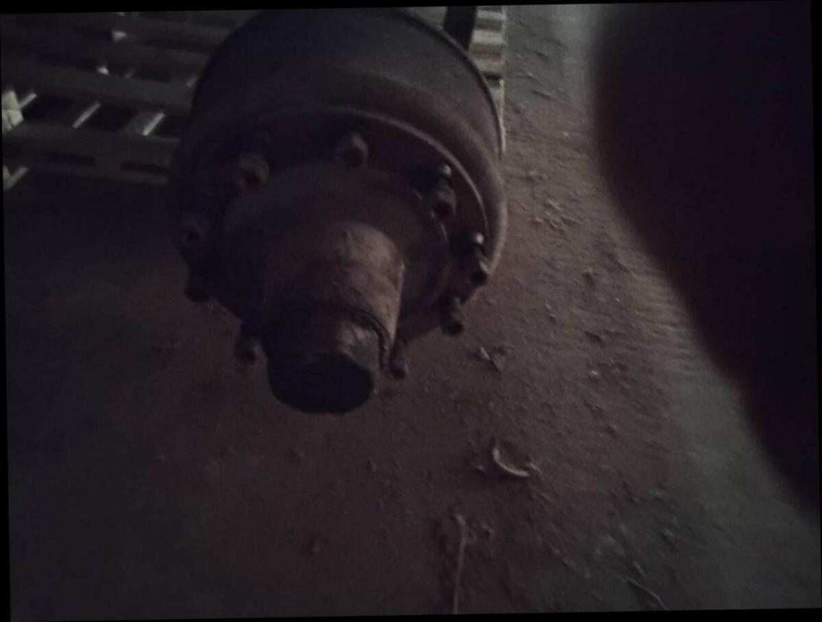 LKW-Achse mit Reifen 3