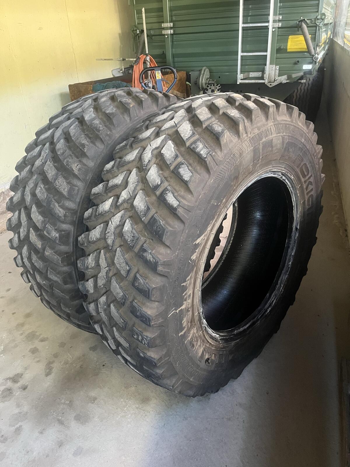 2x 480/65R28 Nokian TRI2 1