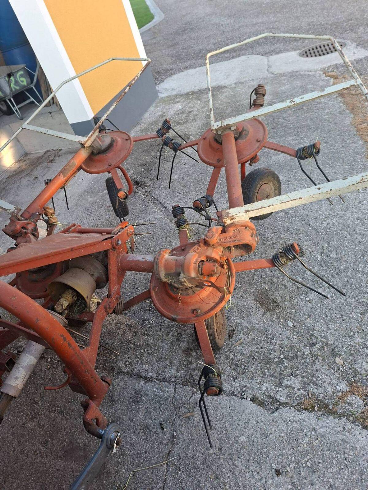 Verkaufe Kuhn Kreiselheuer 3