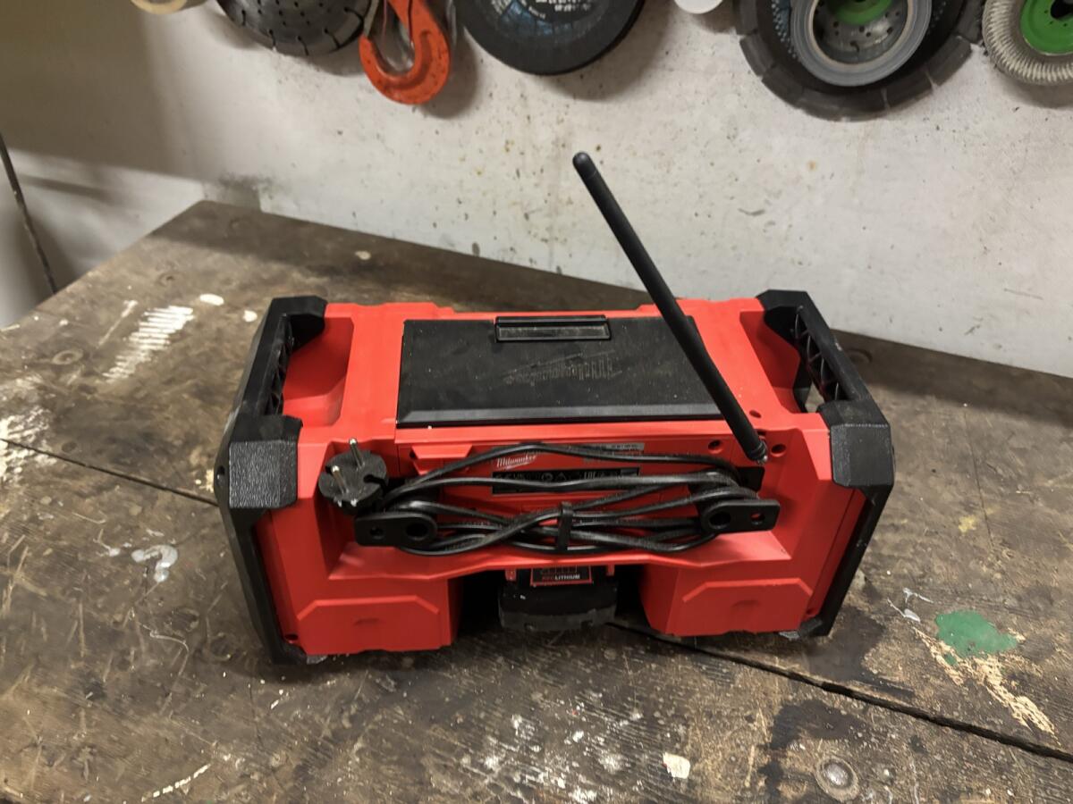 Verkaufe Milwaukee Akkuradio M18 JSR 3