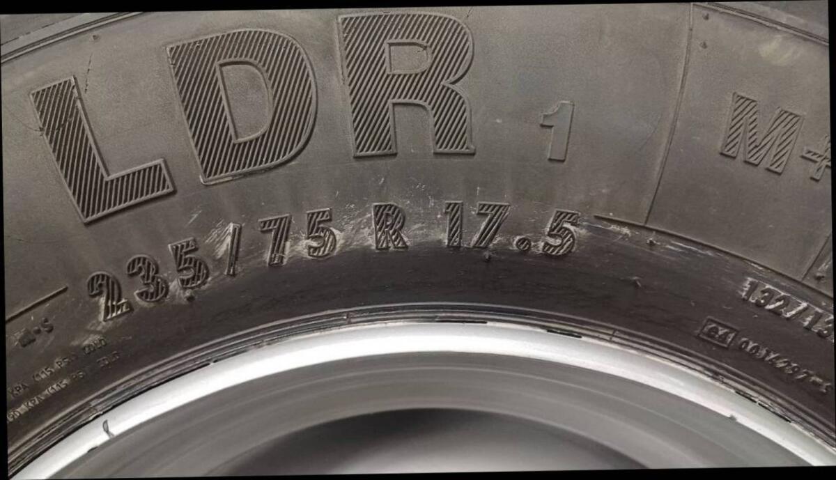 Komplett Kipperreifen 235/75R17,5 6 Loch ET0 3