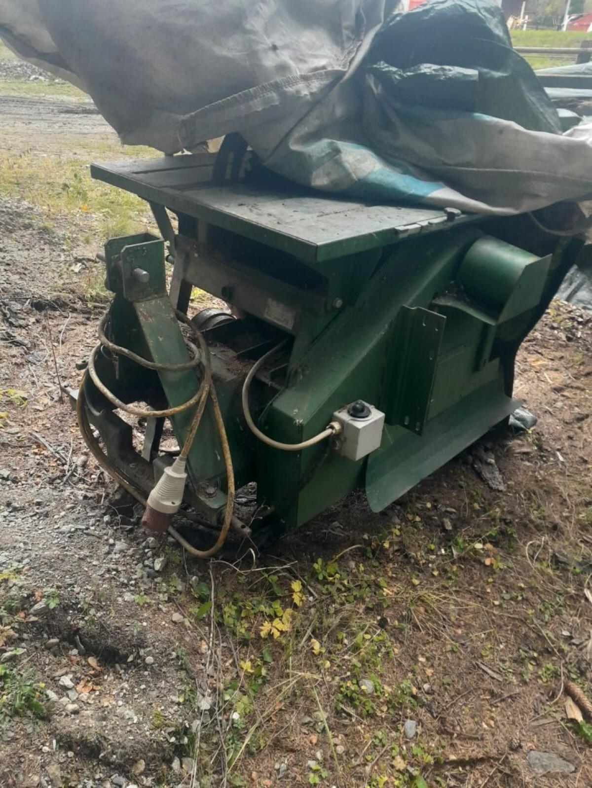 Posch Tisch- und Wipp-Kreissäge mit Schälautomat 1