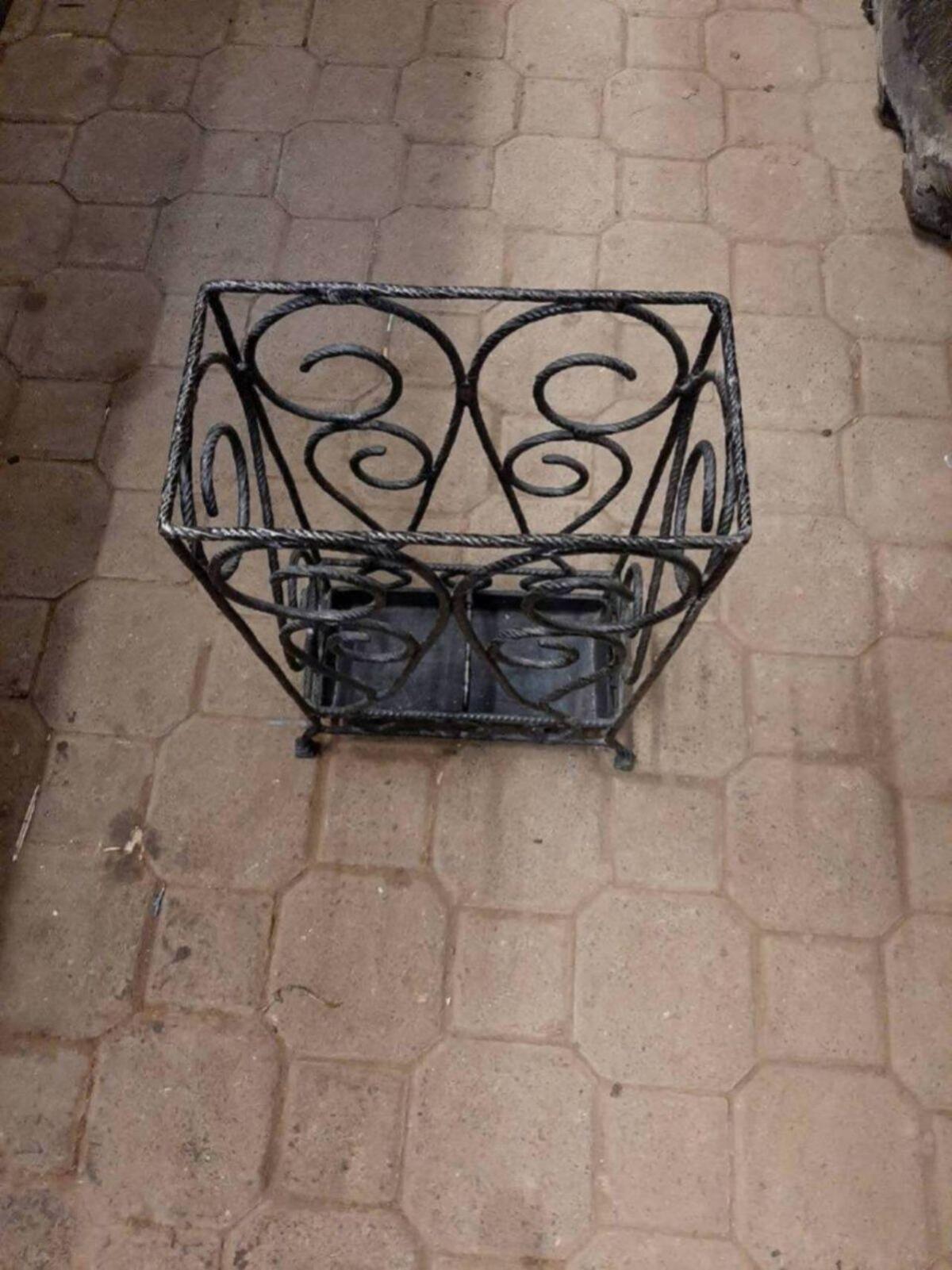 Schmiedeeiserner Schirmständer 2