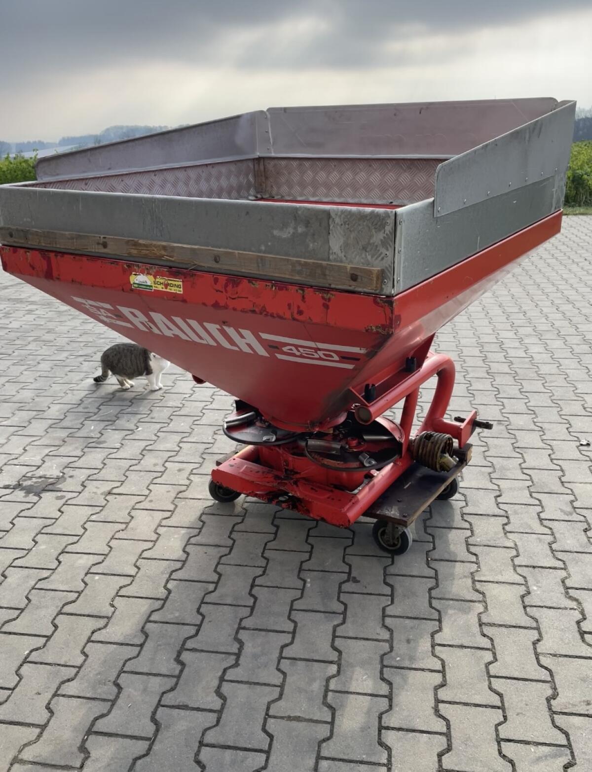 Mineraldüngerstreuer RAUCH ZSA 450 2