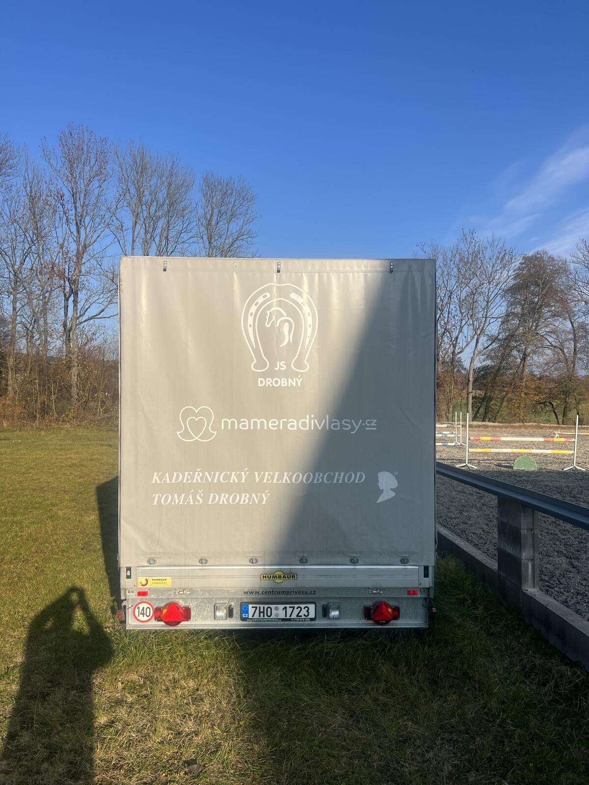 Humbaur Anhänger – Springsportmaterialtransporter 3