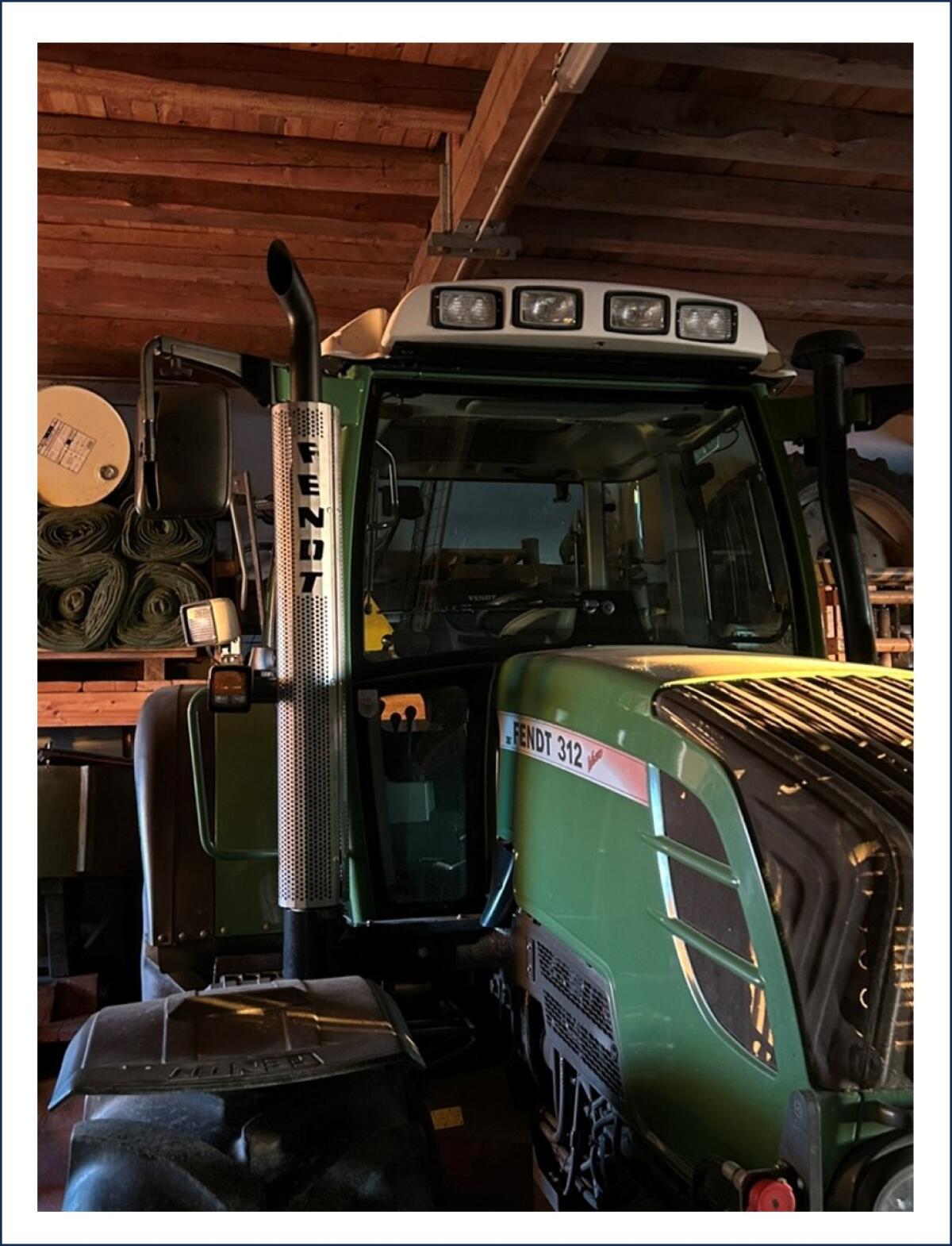 Auspuffblech Fendt 300 Vario Com3 1