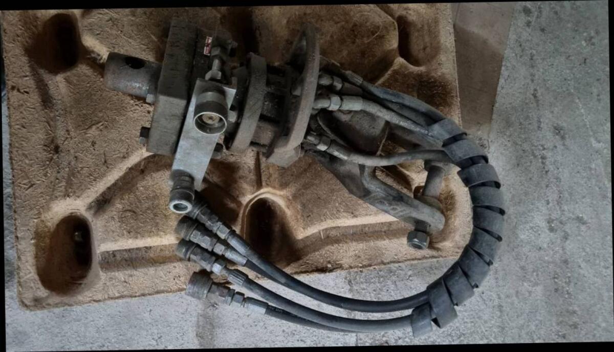 6 t Rotator mit Pendelgelenk und Schläuchen 1