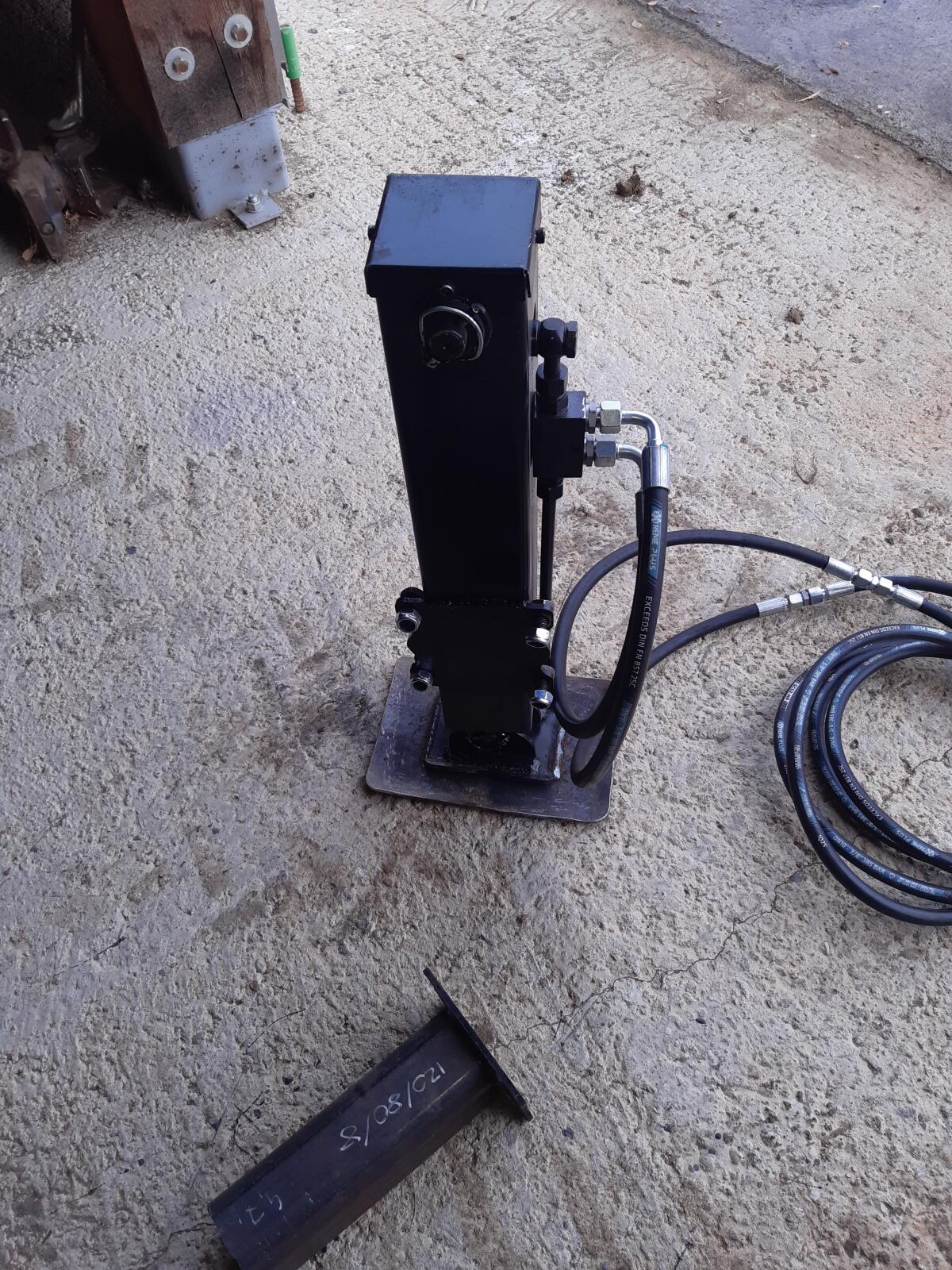 Hydraulik-Abstellstütze 5 t mit Sperrblock inkl. Montageplatte 1