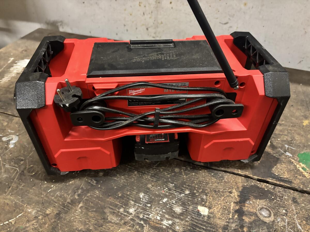 Verkaufe Milwaukee Akkuradio M18 JSR 2