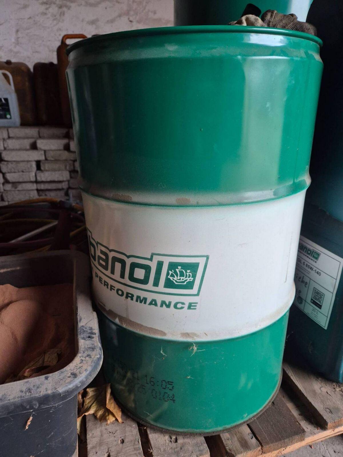 Ca. 53 l Hydrauliköl 1