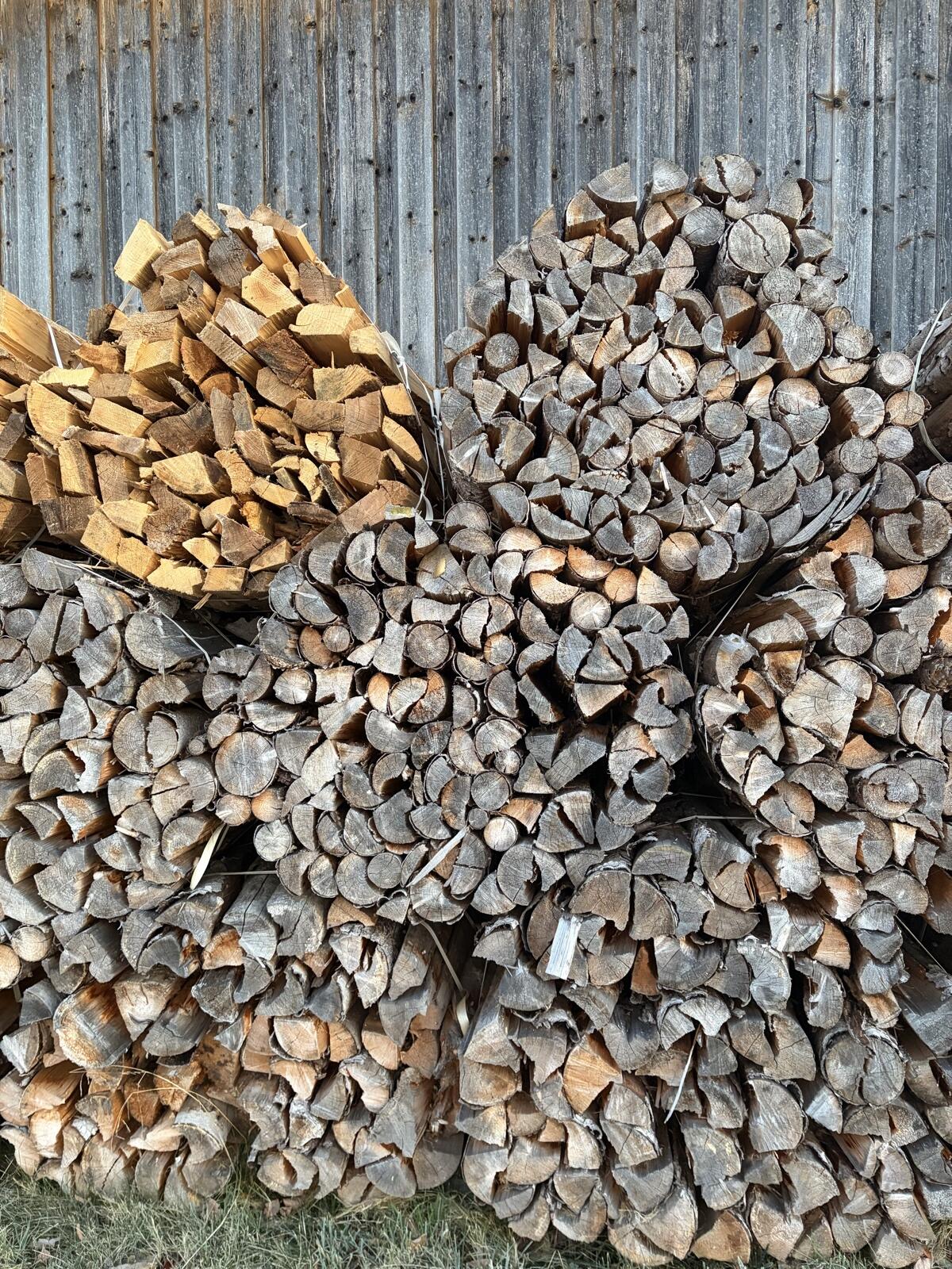 Ofenfertiges Brennholz – Fichte | 1 Meter 75 € | Auf Wunsch 1