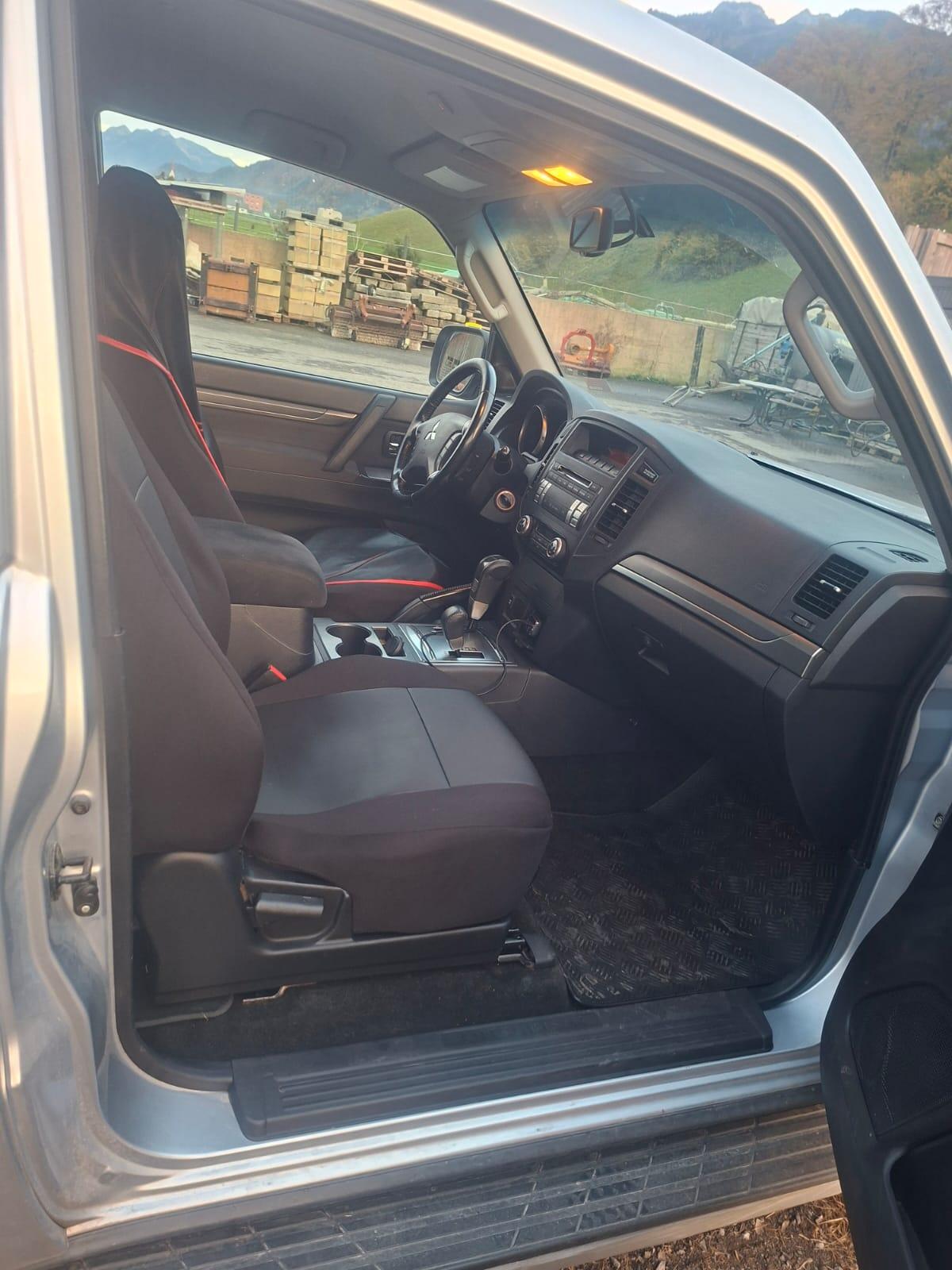 Mitsubishi Pajero V80 3