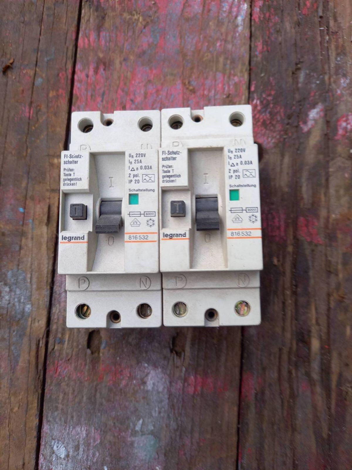 2 gebrauchte FI-Schalter 1