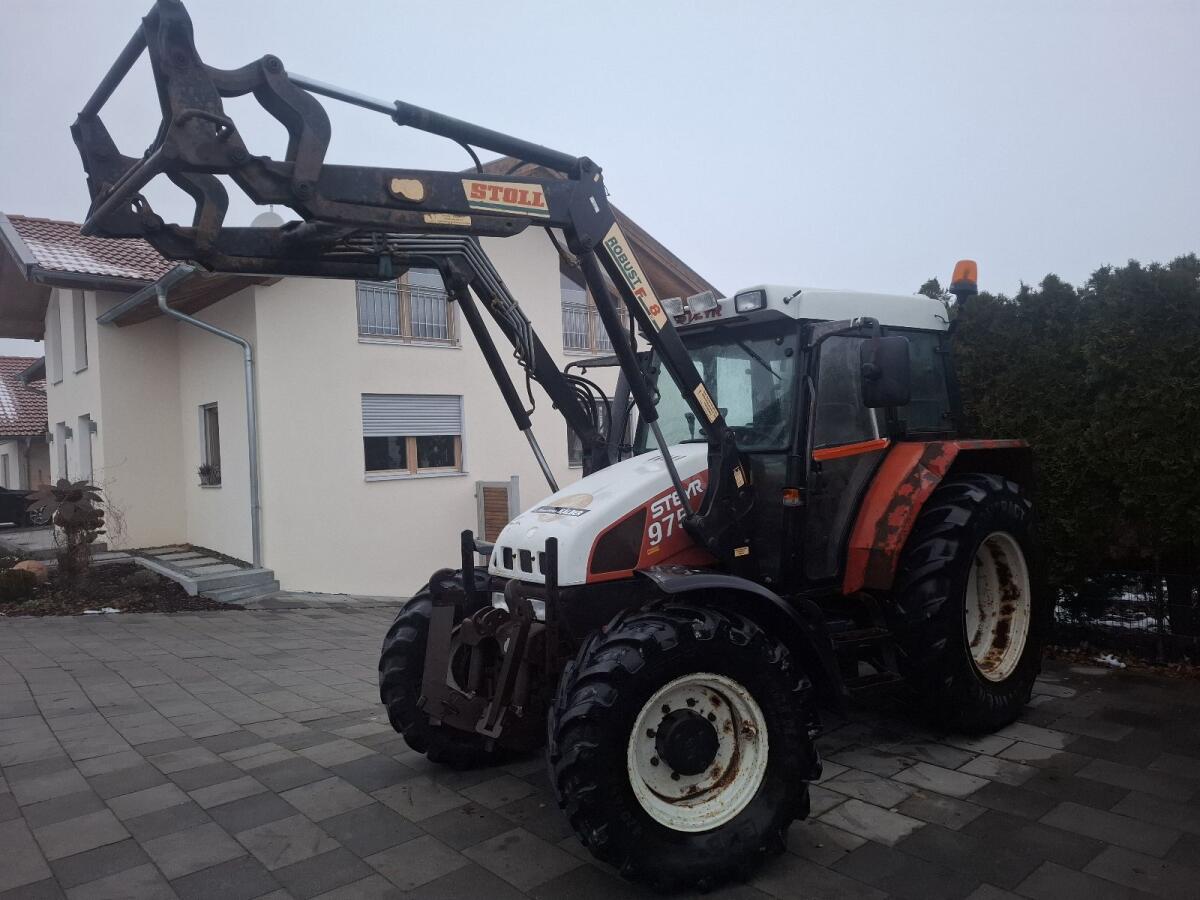 Steyr 975 mit Frontlader, Fronthydraulik 3
