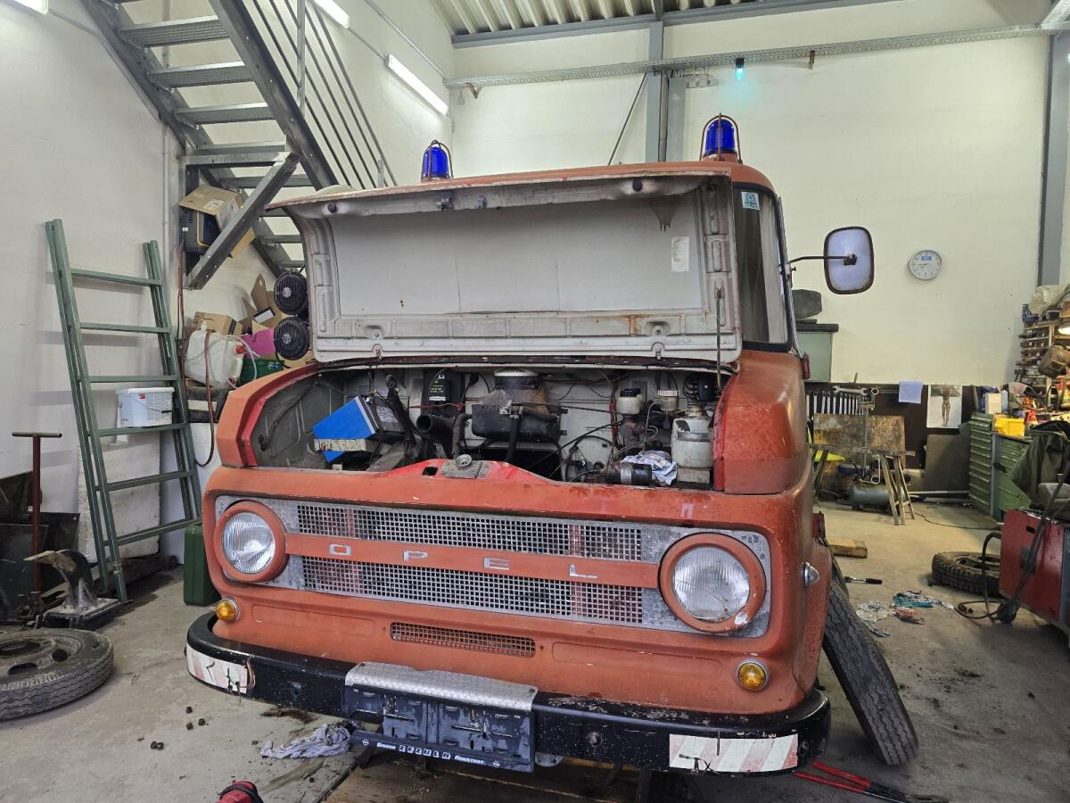 Opel Blitz 1.000 l Tank samt Pumpe 2