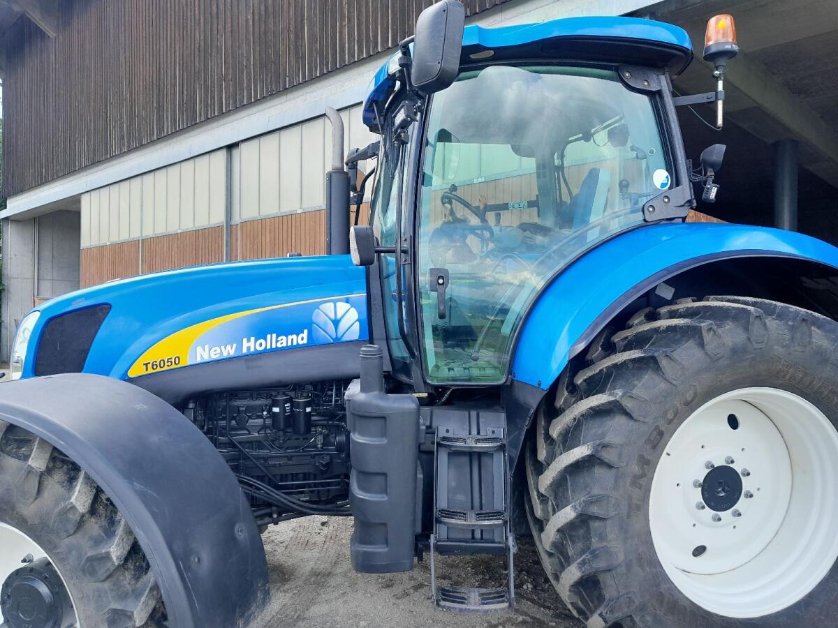 New Holland T6050 1
