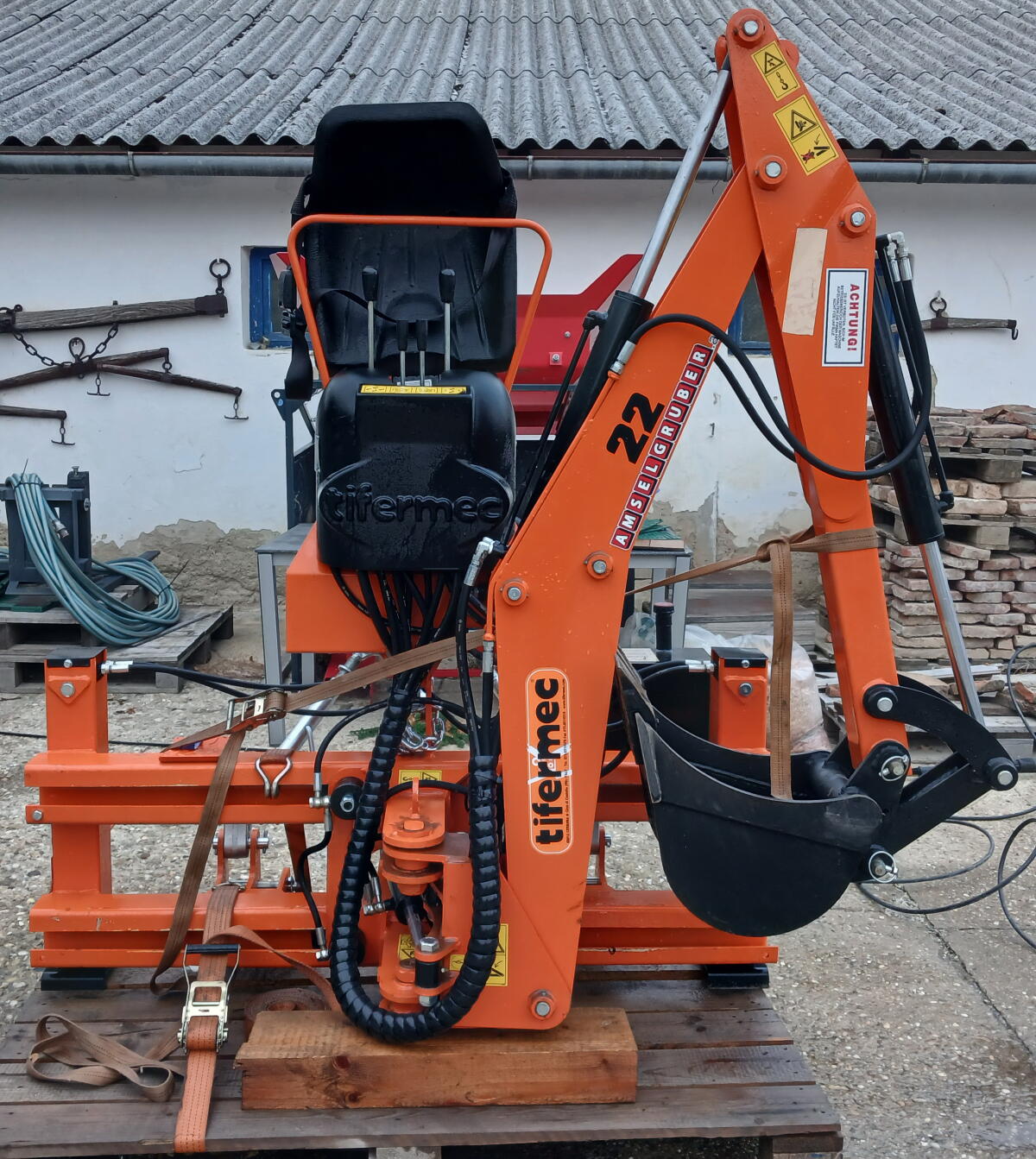 Heckbagger Tifermec TX22 2