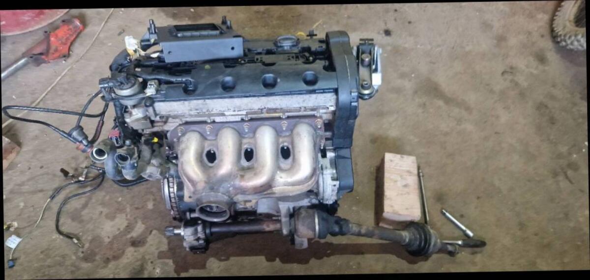 Citroen/Peugeot 1.8 16V Motor 1