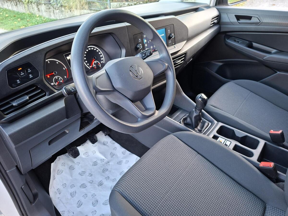 VW Caddy Cargo Entry 2