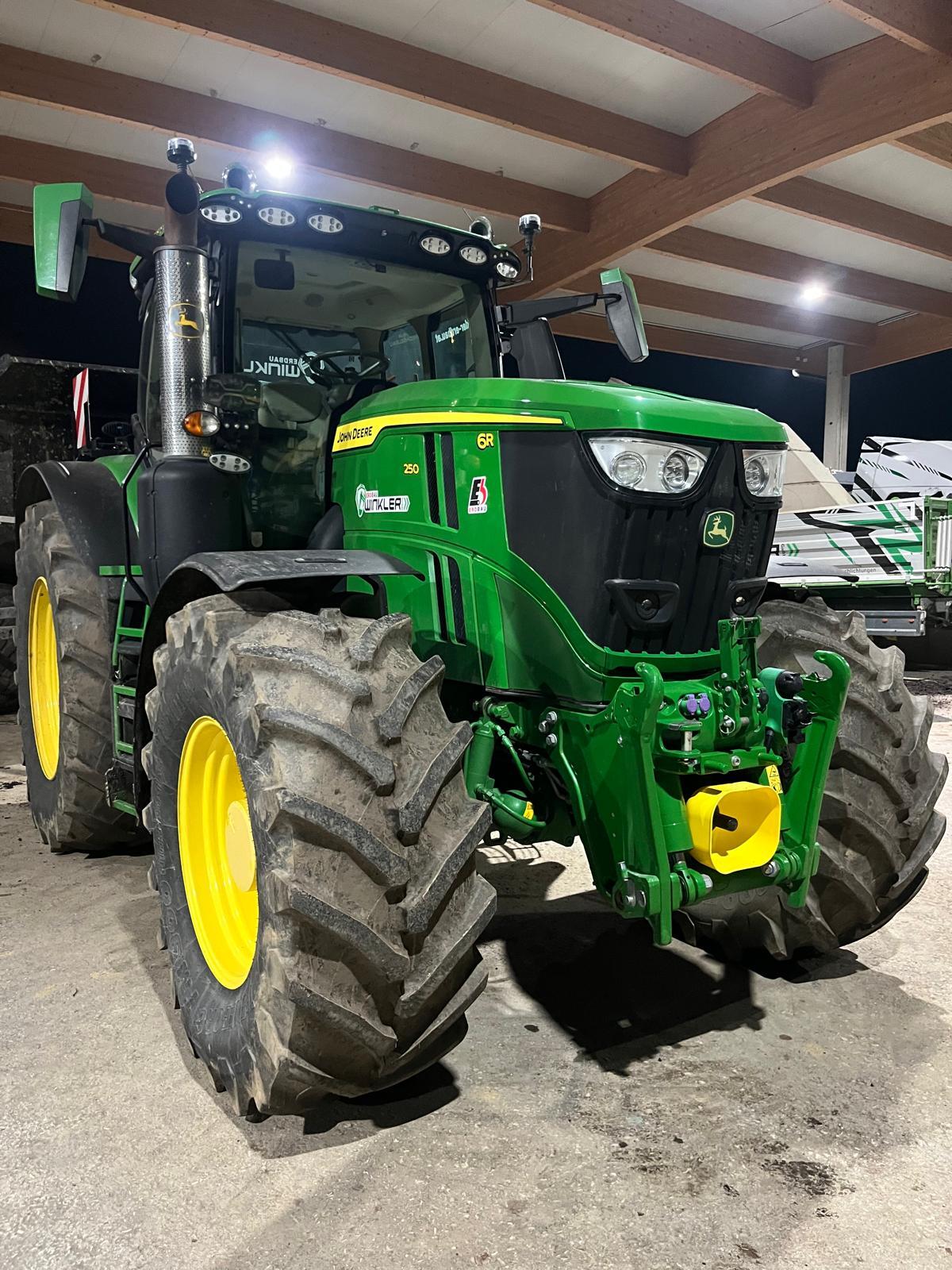 John Deere 6R 250 1