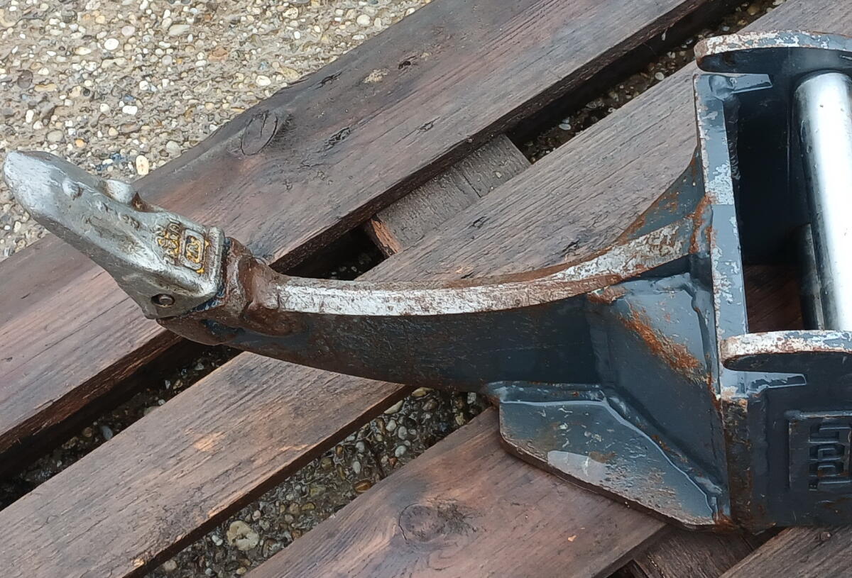 Schotter Reißzahn Geel, Minibagger 3