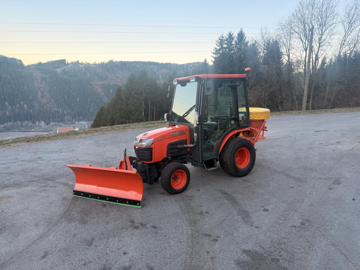 Kubota B2530 Winterdienst und Zubehör 2