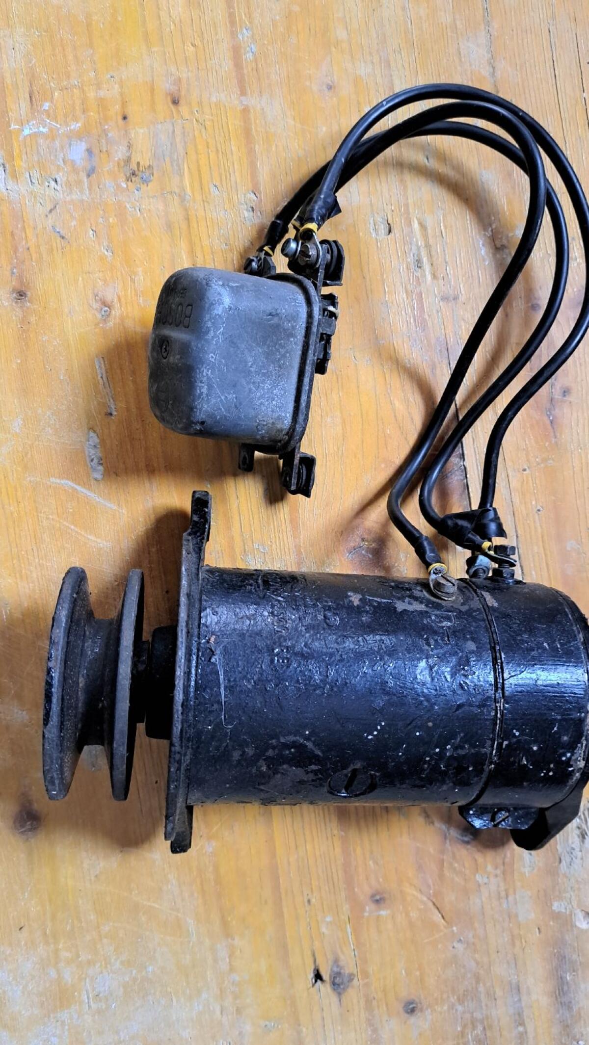 Steyr T80/84/86 - Gleichstromlichtmaschine mit Regler 1