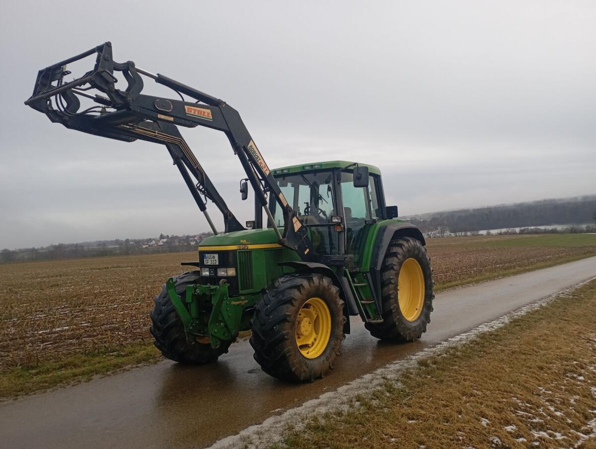 John Deere 6800 2