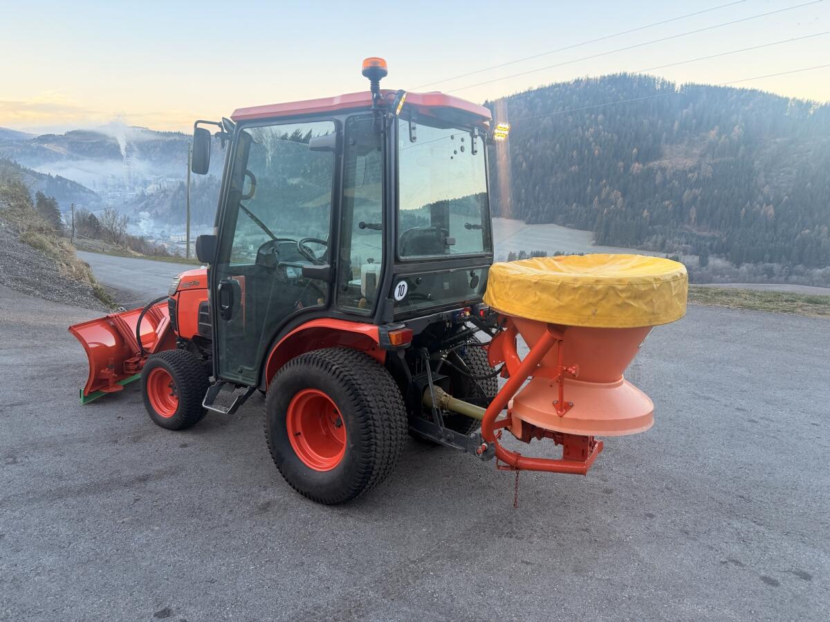 Kubota B2530 Winterdienst und Zubehör 3