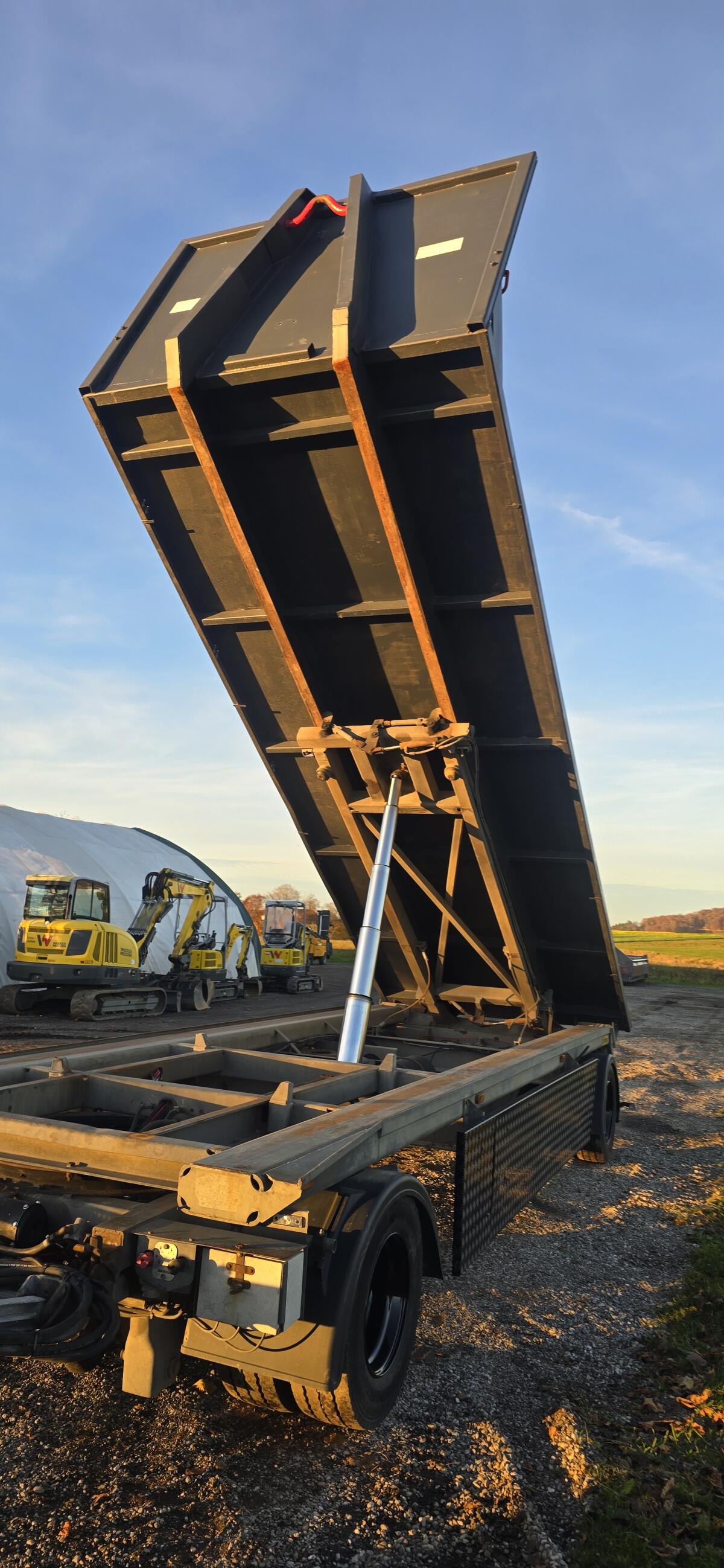 Gföllner Abrollkipper Kipper Abroller Container Anhänger 2