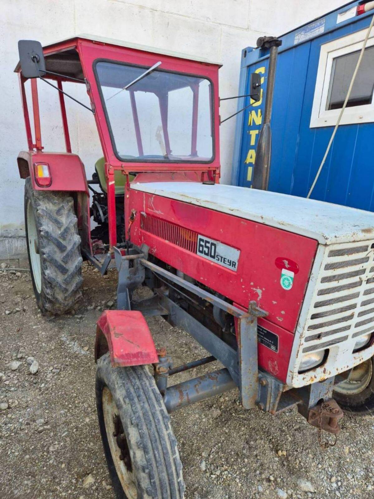 Steyr 650 mit Hydrac Frontlader 1