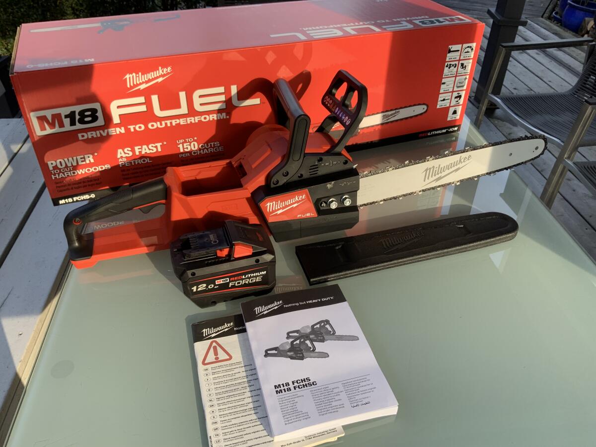 Milwaukee Akku Motorsäge M18FCHS + Akku M18FB12 FORGE - NEU 1