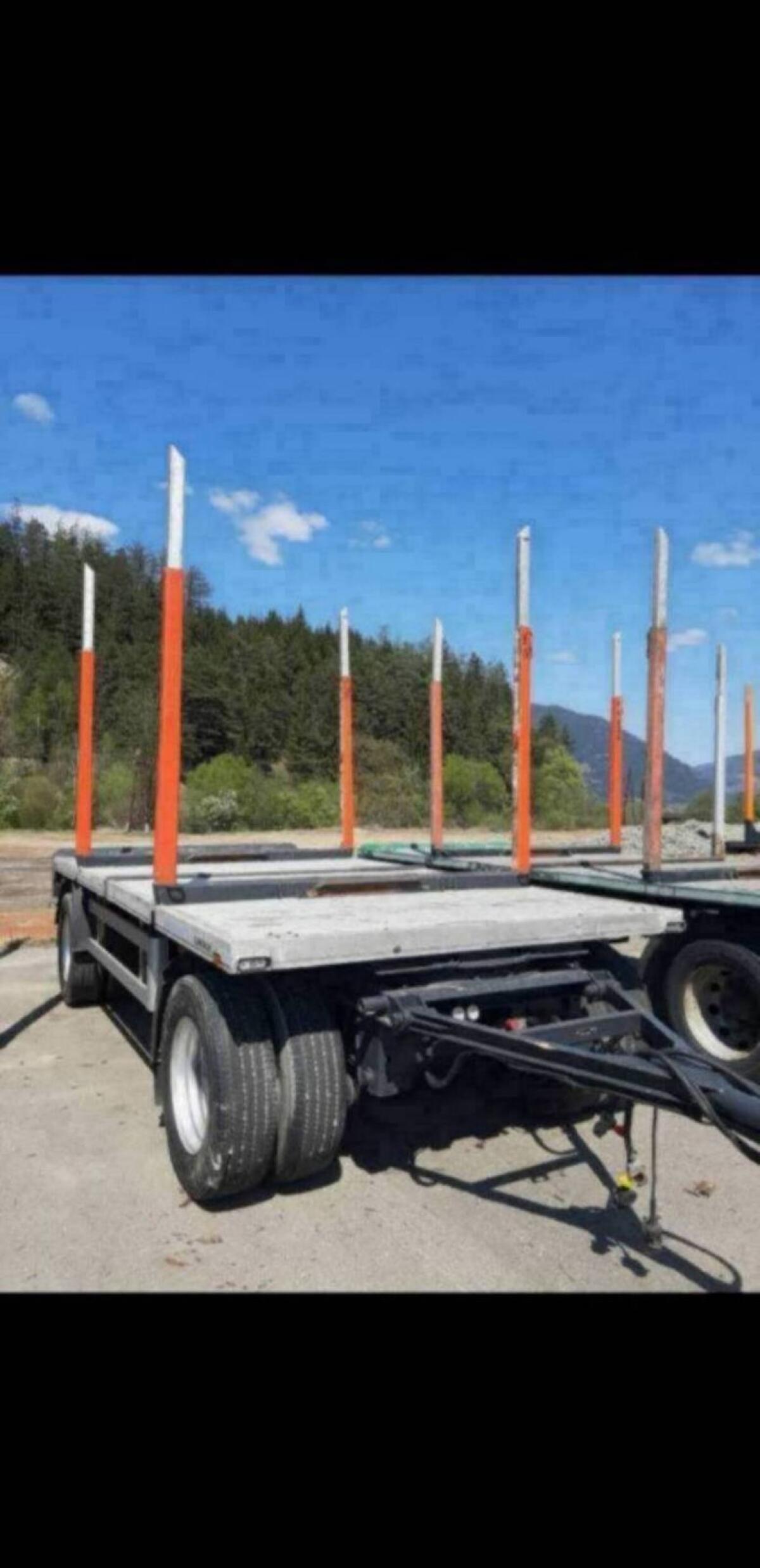 Gsodam LKW Holzanhänger 2-Achs mit Plateau Rungenanhänger 1